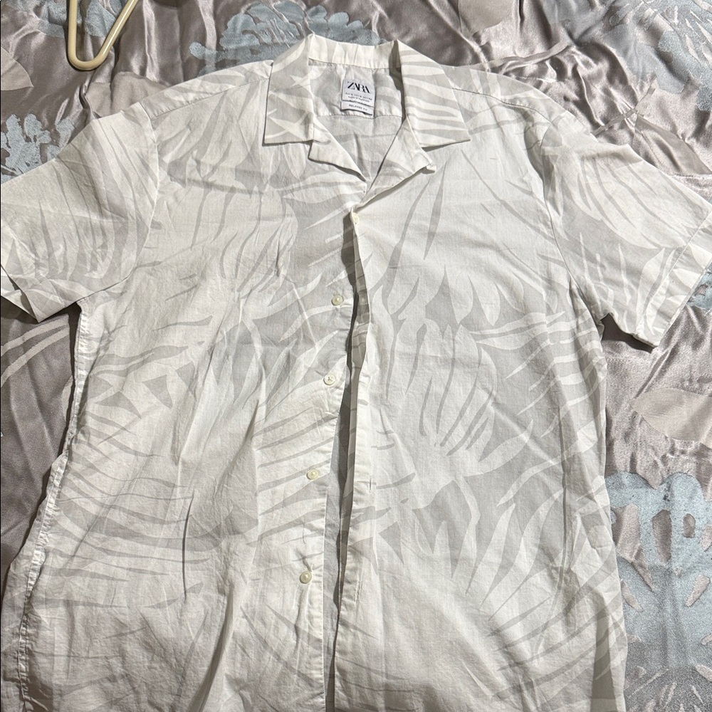 Zara Men's Cream Patterned Short Sleeve Shirt
